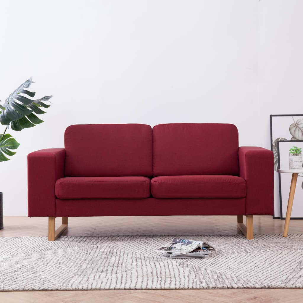 2-personers sofa i stof rdvinsfarvet