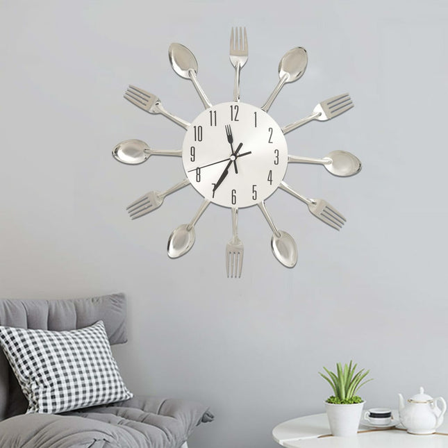 vægur med ske- og gaffeldesign 31 cm aluminium sølvfarvet