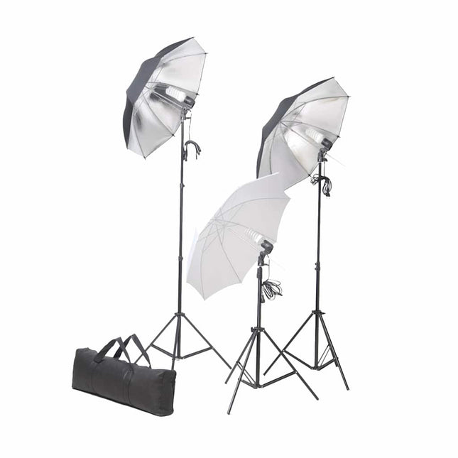 fotostudieudstyr med lamper, paraplyer, baggrund og reflektor