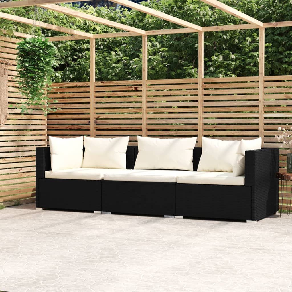 3-personers havesofa i sort polyrattan med creme hynder