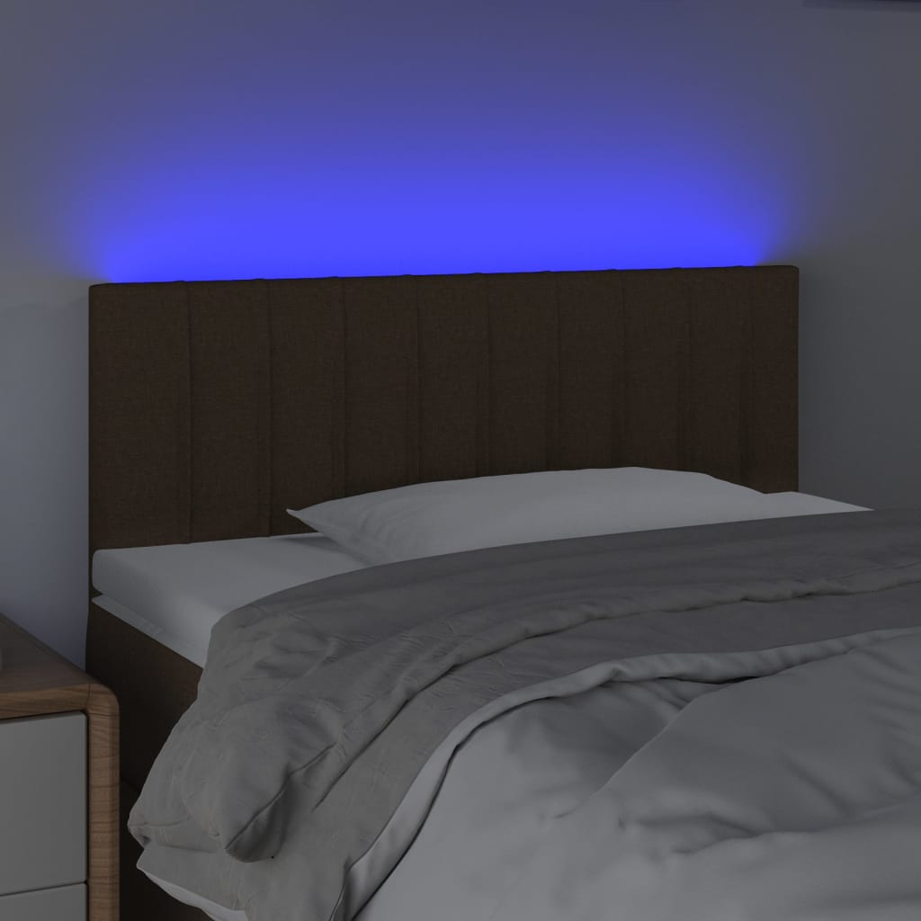 sengegavl med LED-lys 80x5x78/88 cm stof mørkebrun