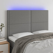 sengegavl med LED-lys 144x5x118/128 cm stof mørkegrå