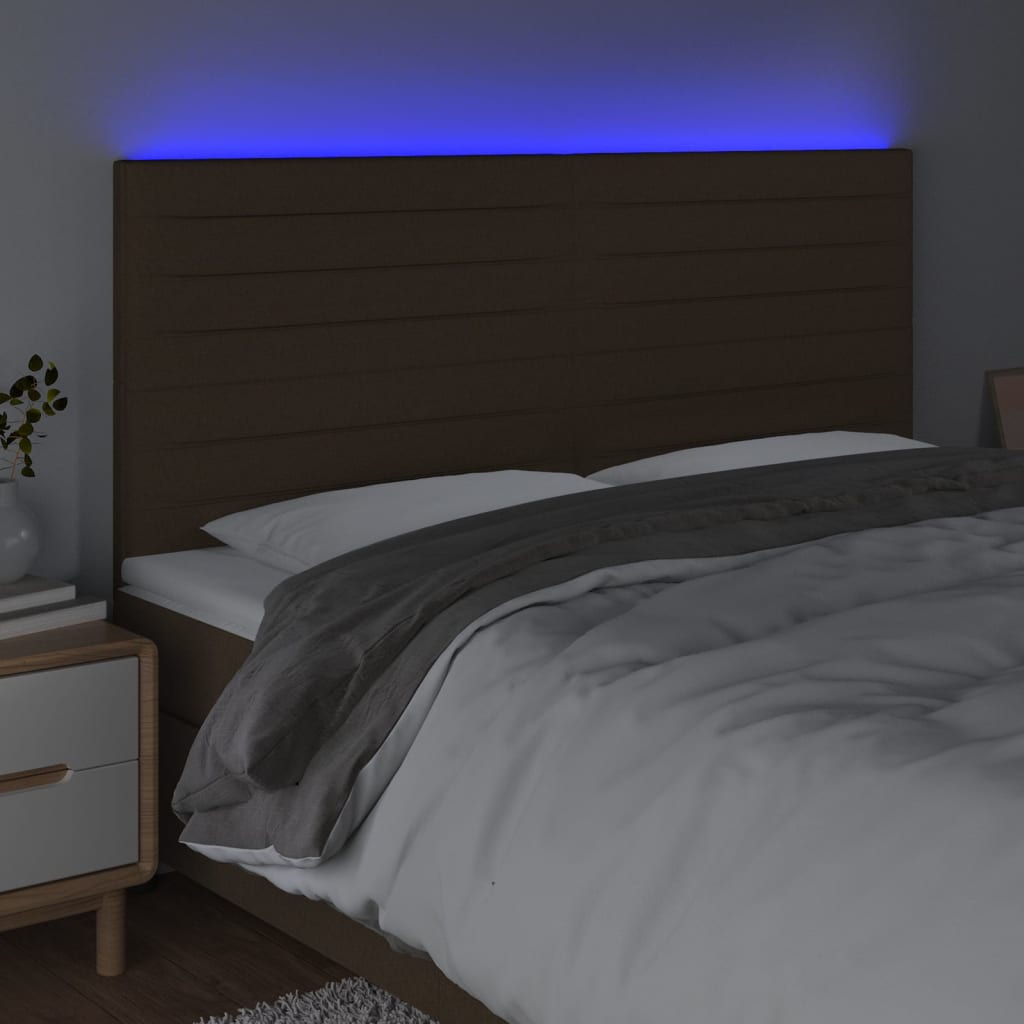 sengegavl med LED-lys 200x5x118/128 cm stof mørkebrun