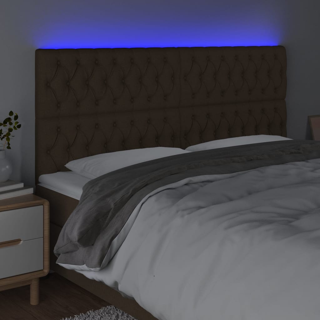 sengegavl med LED-lys 180x7x118/128 cm stof mørkebrun
