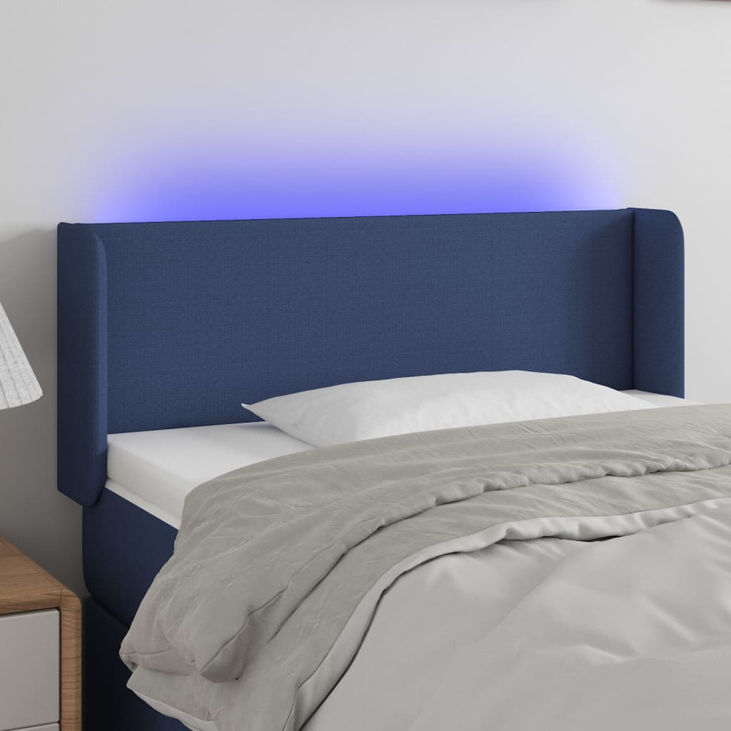 sengegavl med LED-lys 83x16x78/88 cm stof blå