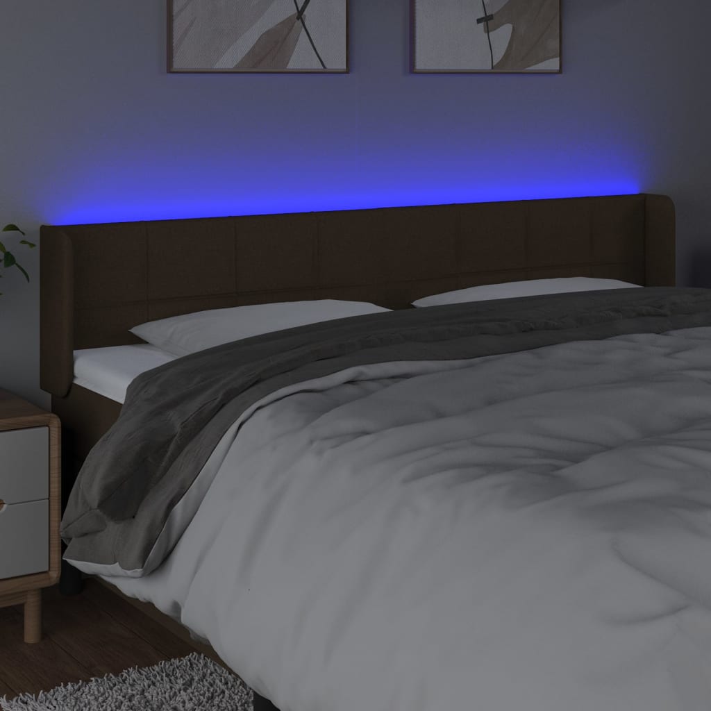 sengegavl med LED-lys 203x16x78/88 cm stof mørkebrun