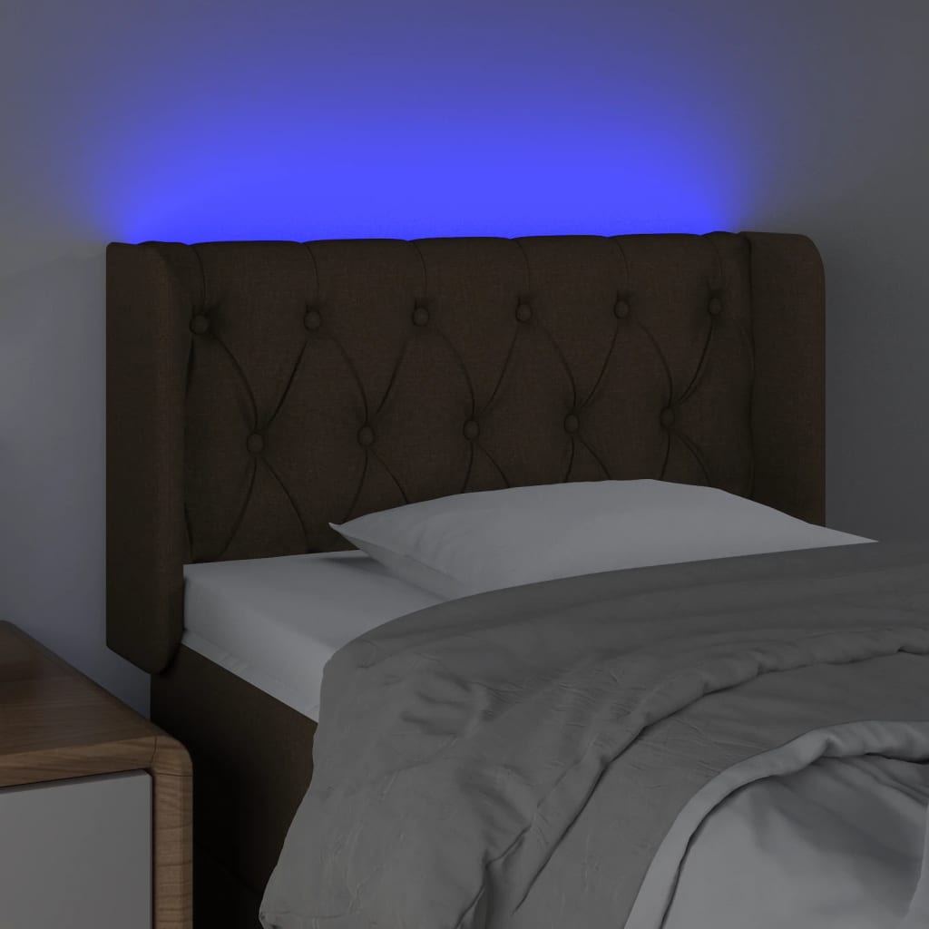 sengegavl med LED-lys 83x16x78/88 cm stof mørkebrun