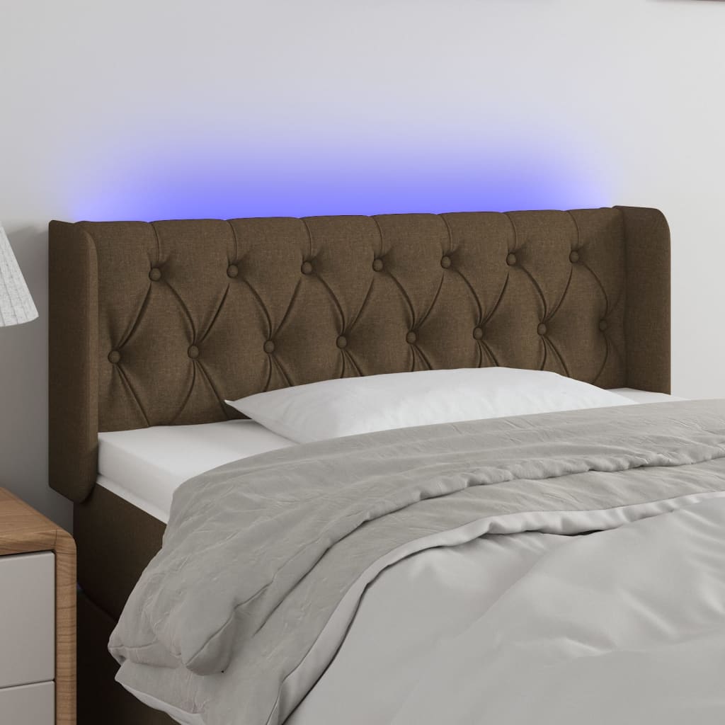 sengegavl med LED-lys 93x16x78/88 cm stof mørkebrun