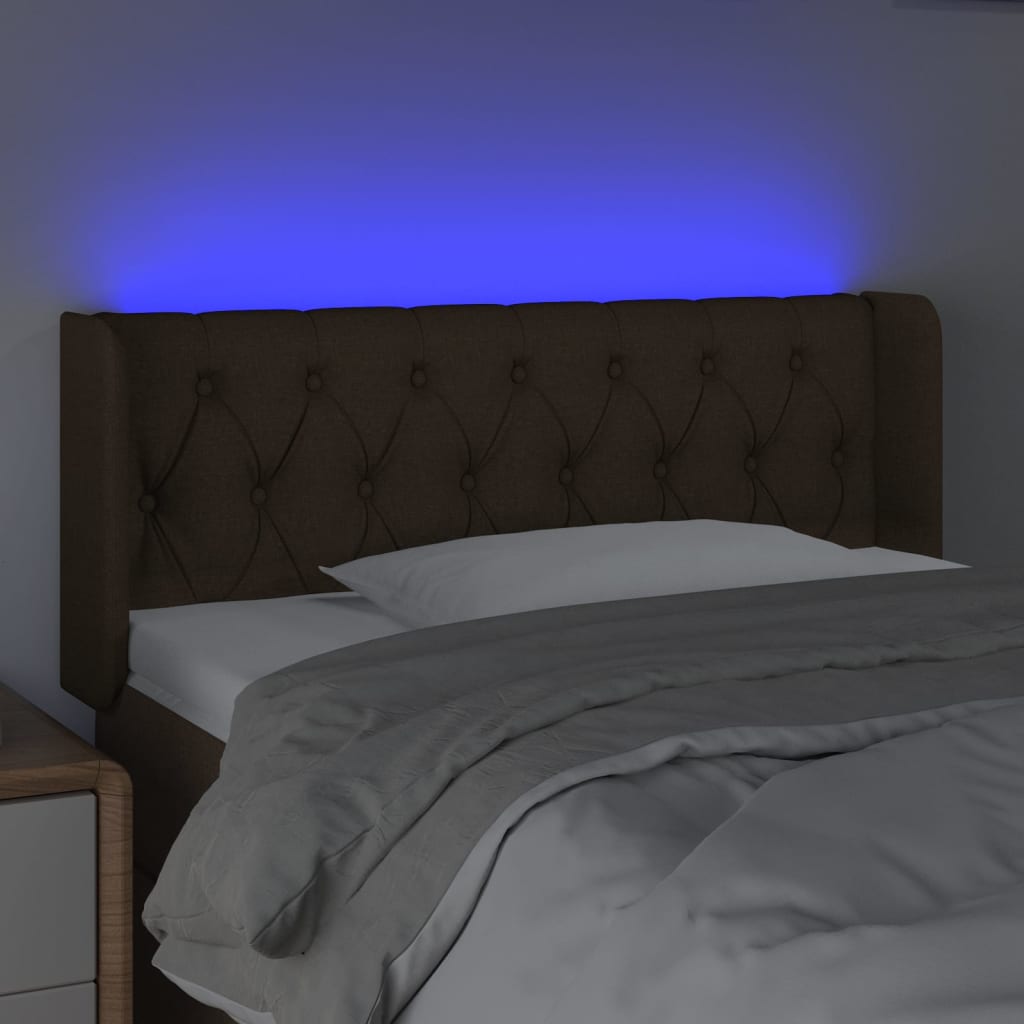 sengegavl med LED-lys 103x16x78/88 cm stof mørkebrun