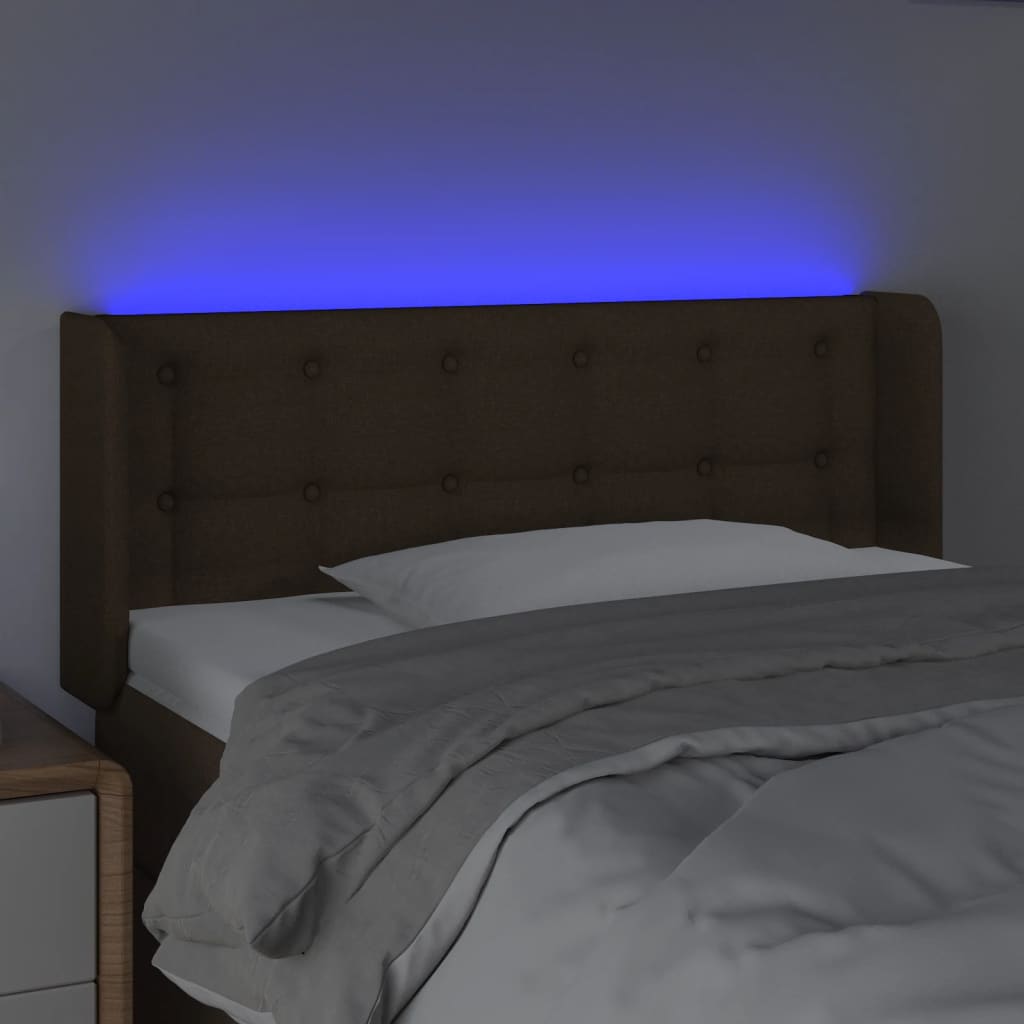 sengegavl med LED-lys 103x16x78/88 cm stof mørkebrun
