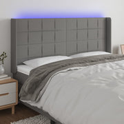 sengegavl med LED-lys 183x16x118/128 cm stof mørkegrå