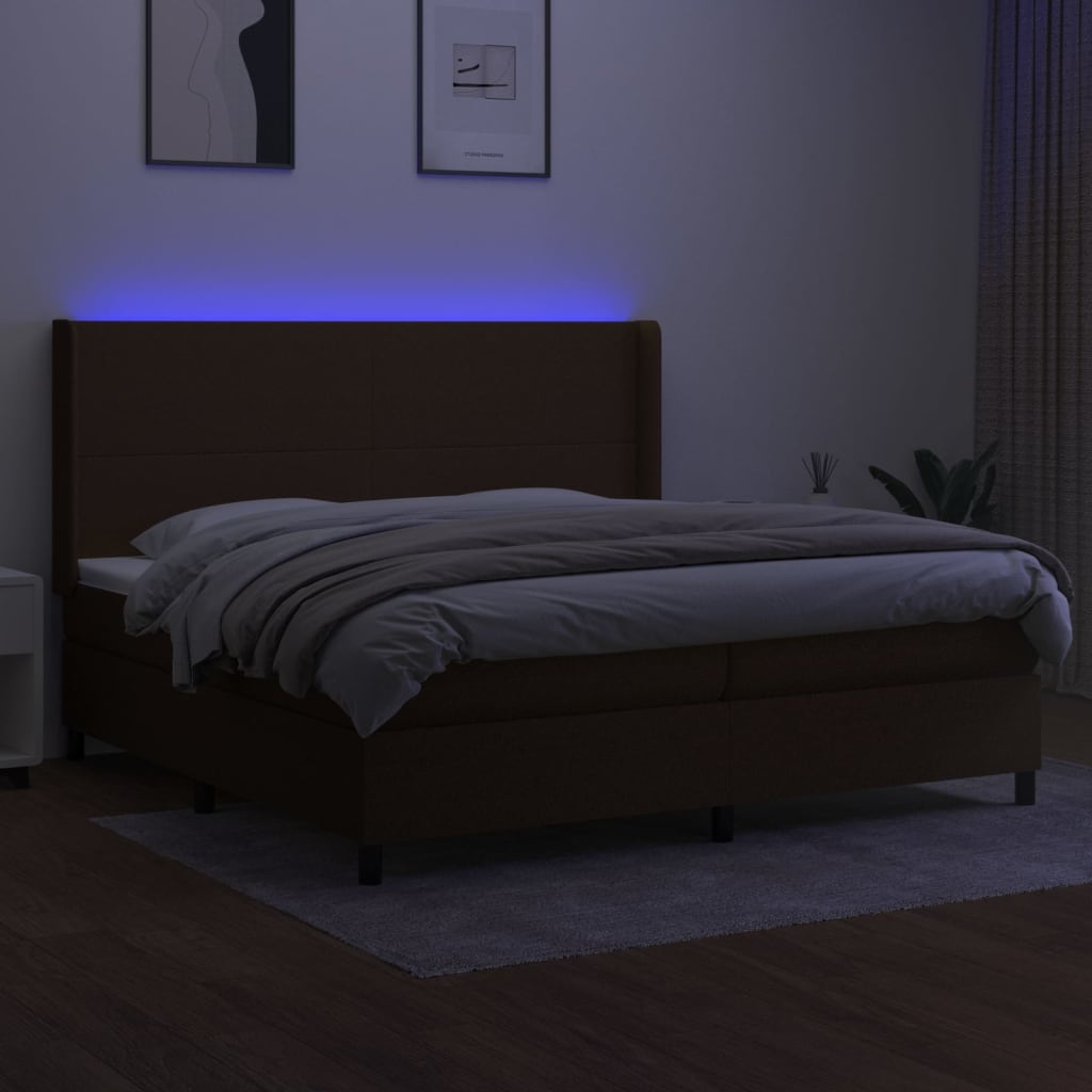 kontinentalseng med LED-lys 200x200 cm stof mørkebrun