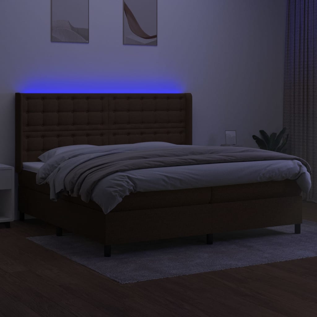 kontinentalseng med LED-lys 200x200 cm stof mørkebrun