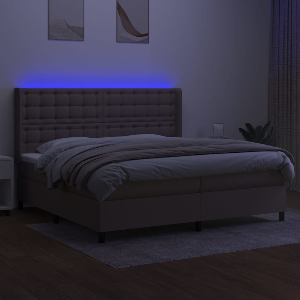 kontinentalseng med LED-lys 200x200 cm stof gråbrun