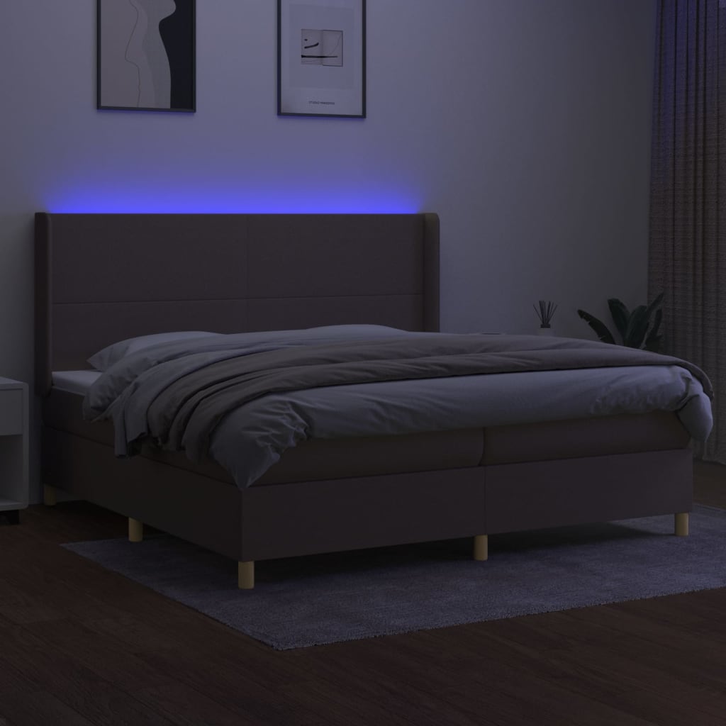kontinentalseng med LED-lys 200x200 cm stof gråbrun