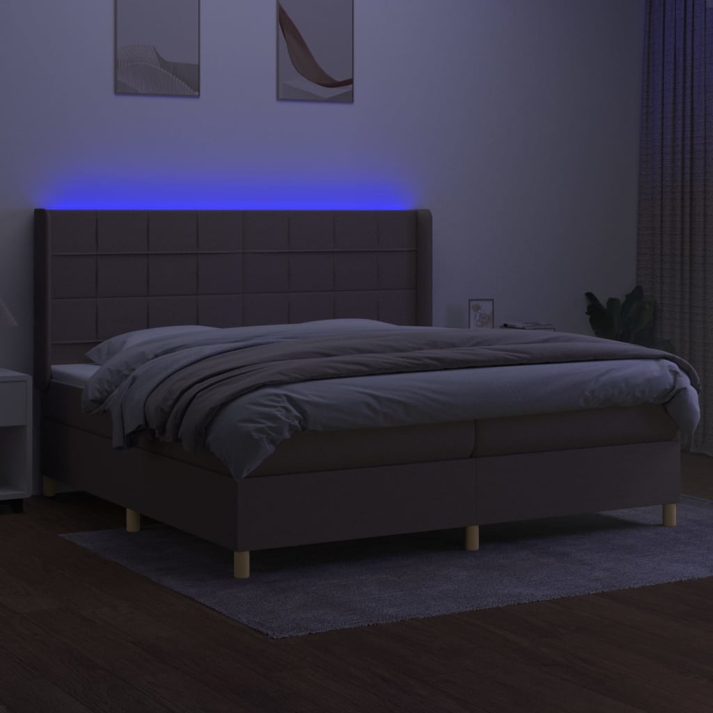 kontinentalseng med LED-lys 200x200 cm stof gråbrun