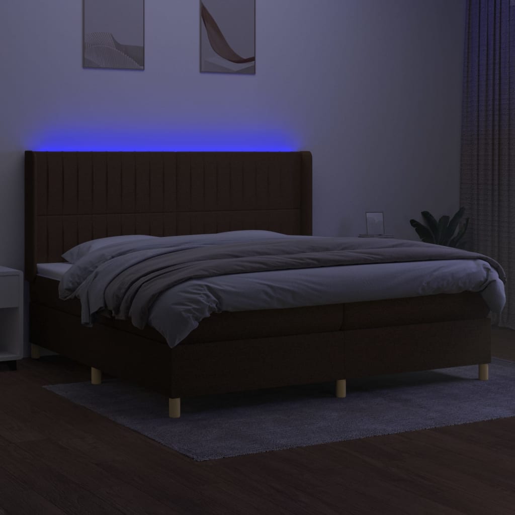kontinentalseng med LED-lys 200x200 cm stof mørkebrun