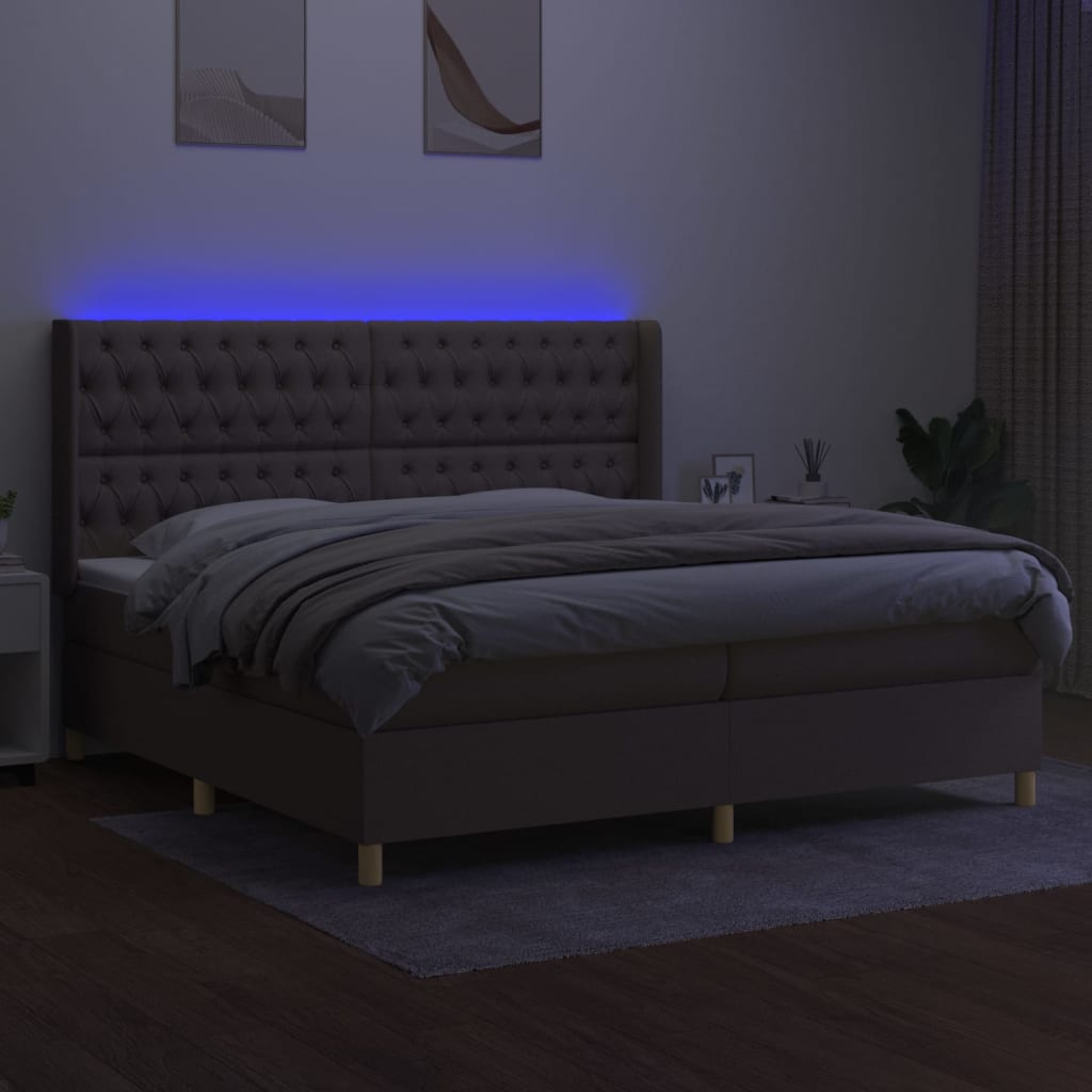 kontinentalseng med LED-lys 200x200 cm stof gråbrun