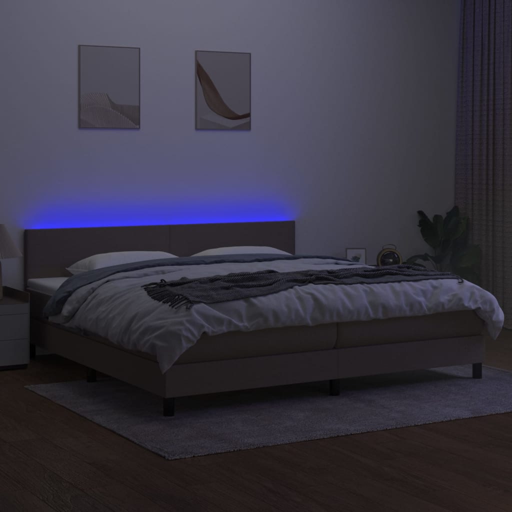 kontinentalseng med LED-lys 200x200 cm stof gråbrun