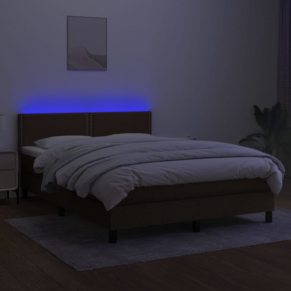 kontinentalseng med LED-lys 140x200 cm stof mørkebrun