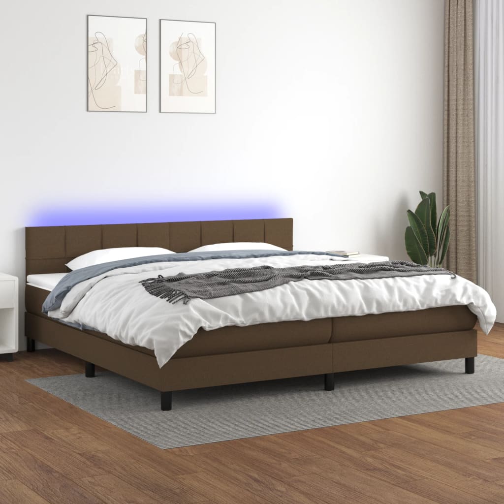 kontinentalseng med LED-lys 200x200 cm stof mørkebrun