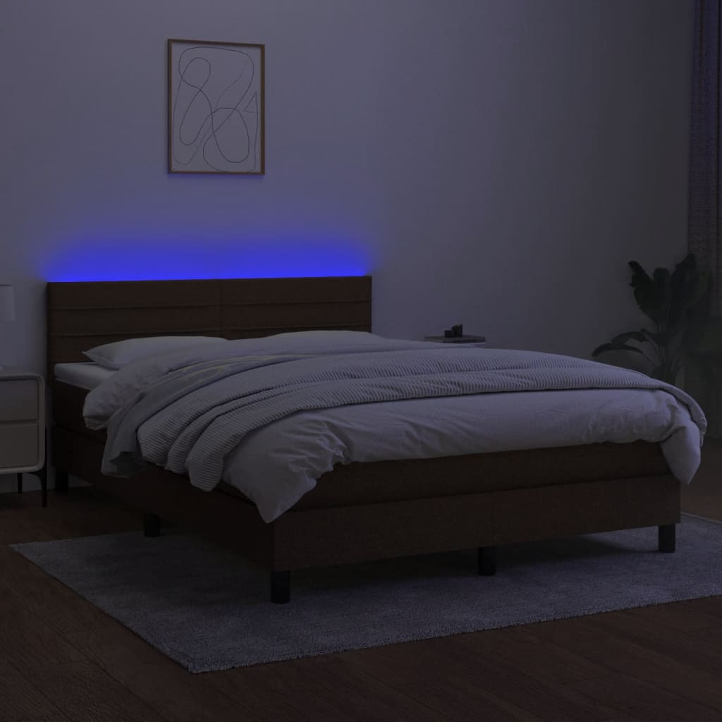 kontinentalseng med LED-lys 140x200 cm stof mørkebrun