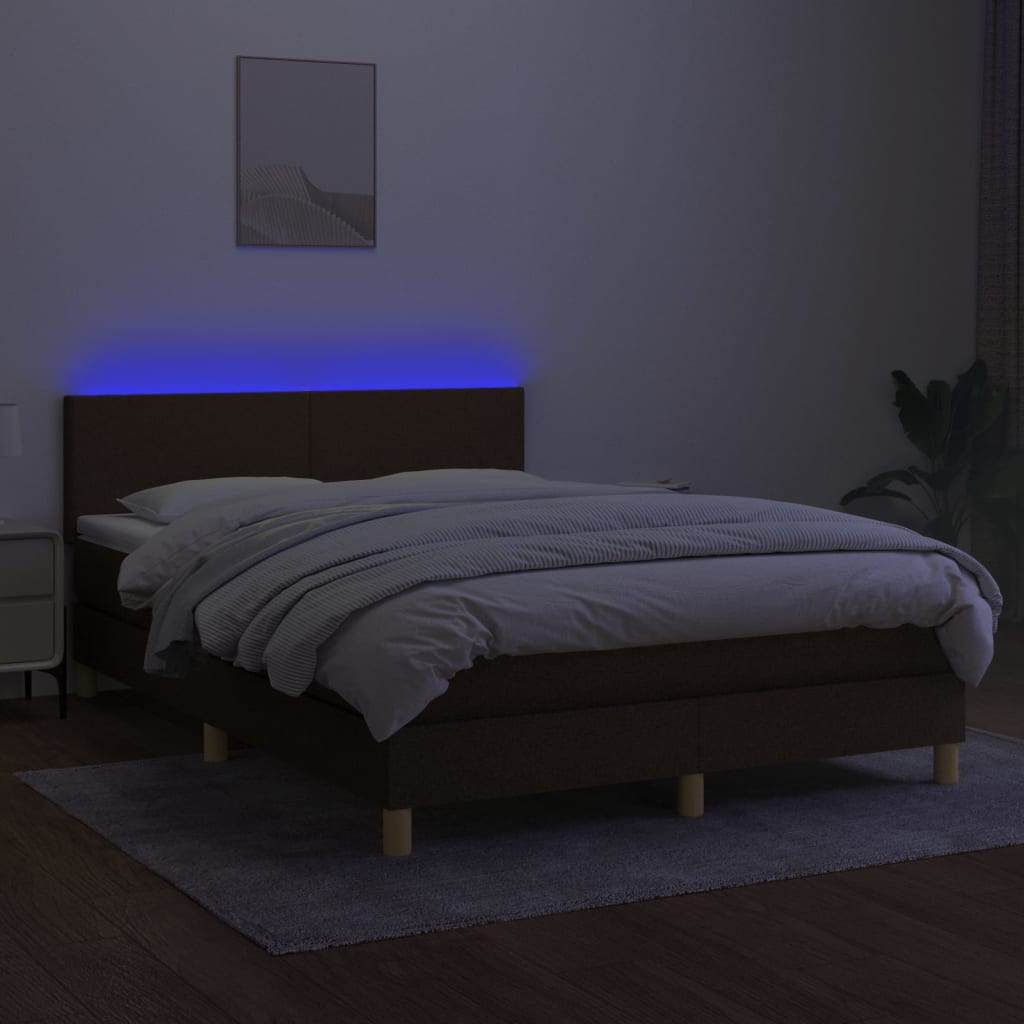 kontinentalseng med LED-lys 140x200 cm stof mørkebrun