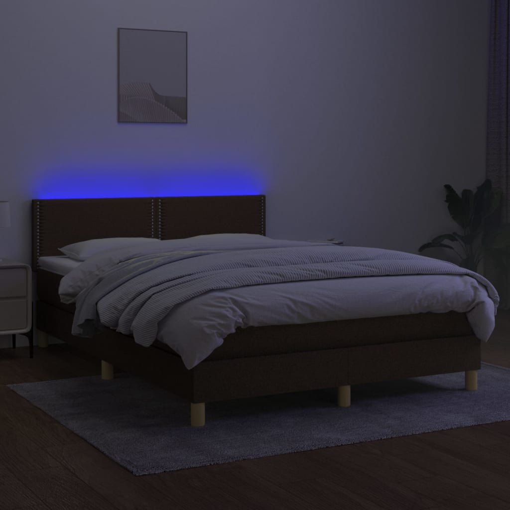 kontinentalseng med LED-lys 140x200 cm stof mørkebrun