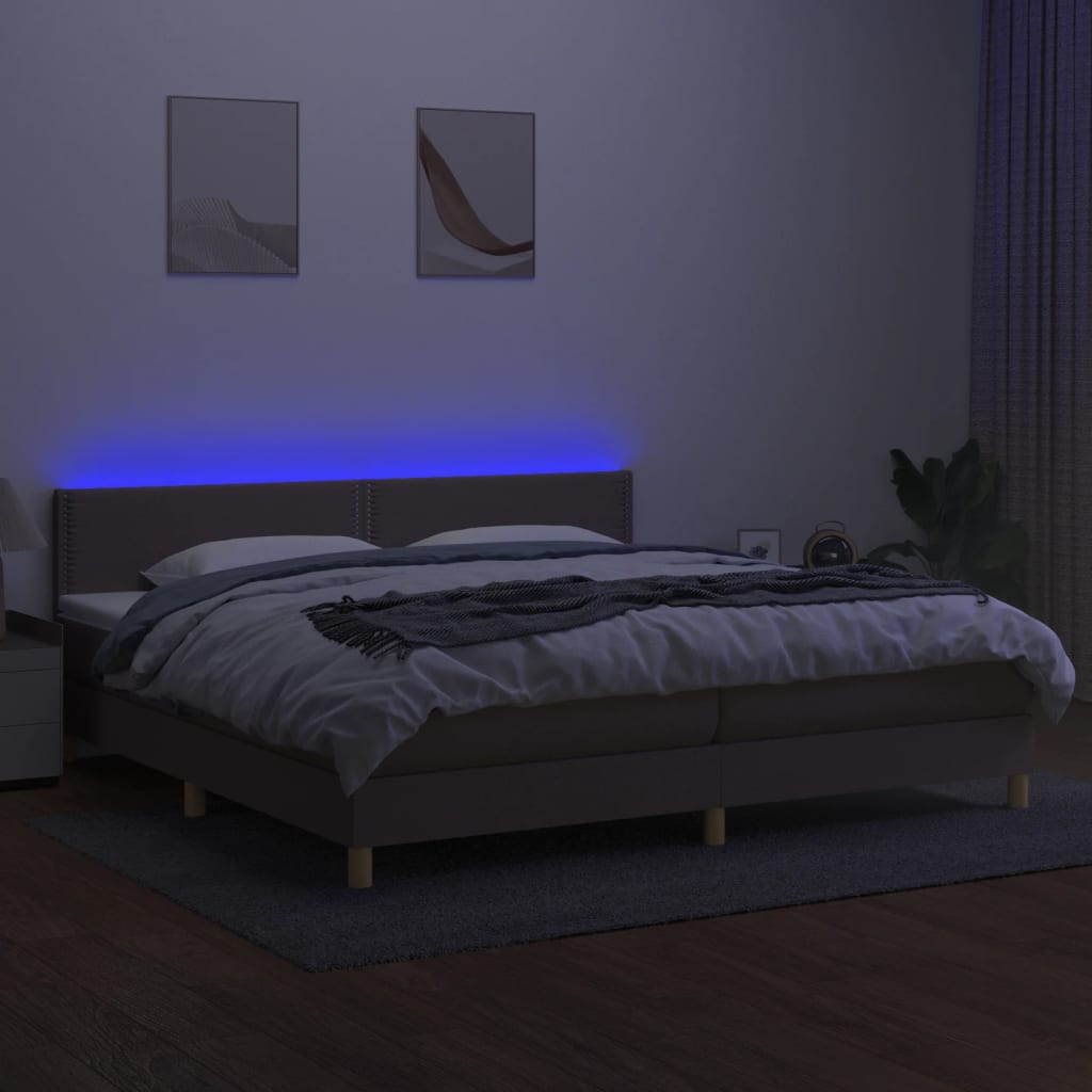 kontinentalseng med LED-lys 200x200 cm stof gråbrun