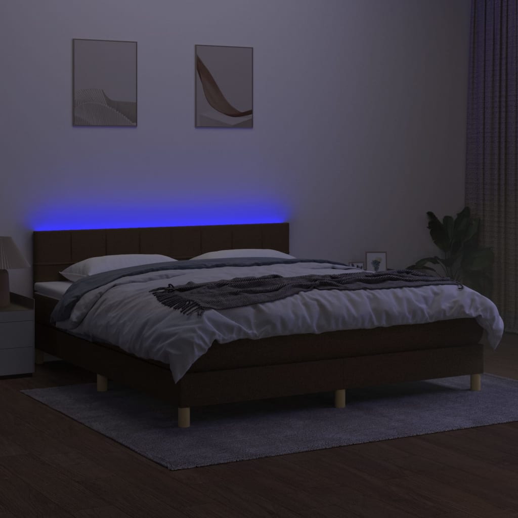 kontinentalseng med LED-lys 180x200 cm stof mørkebrun