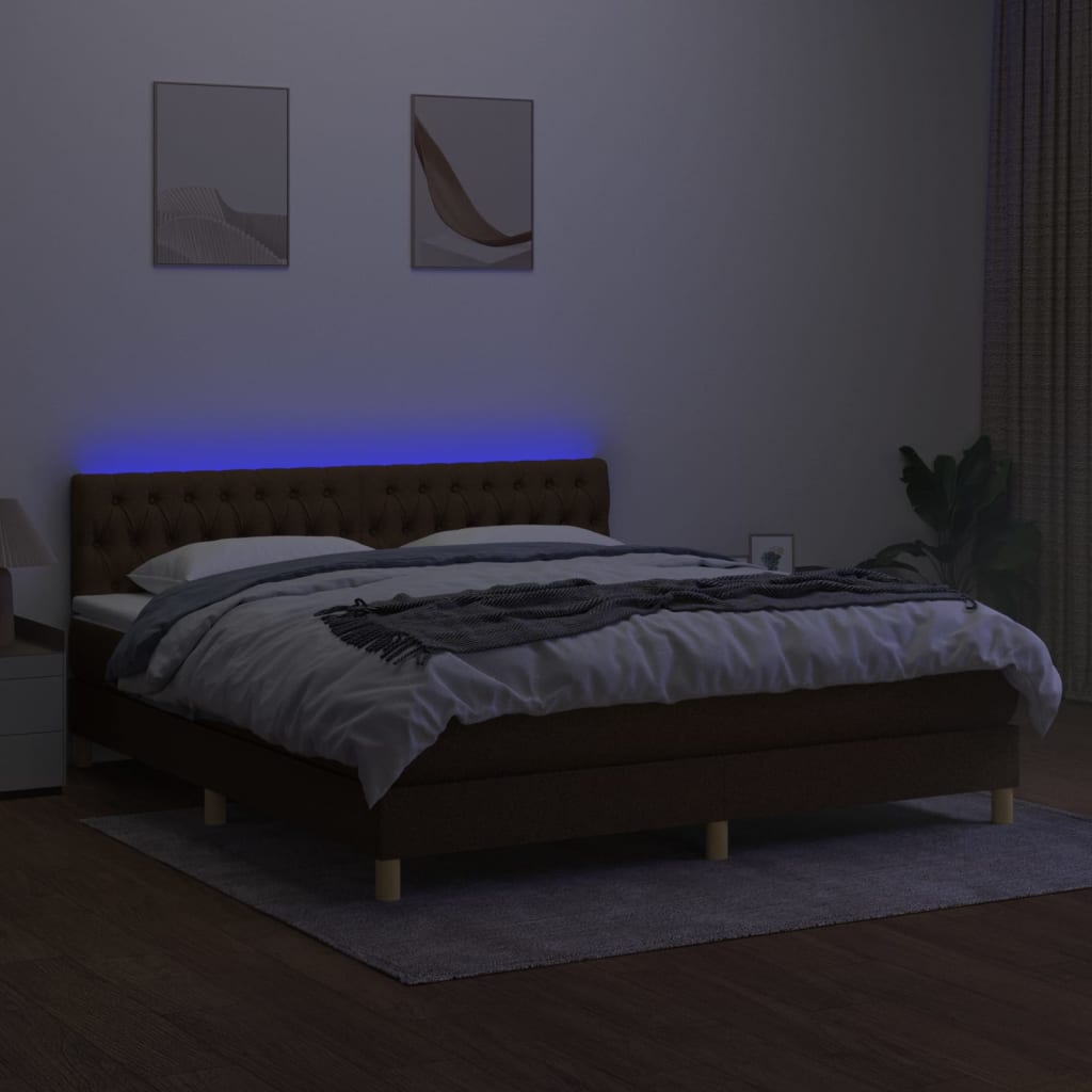 kontinentalseng med LED-lys 180x200 cm stof mørkebrun
