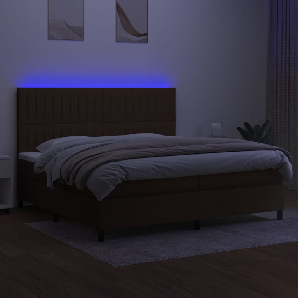 kontinentalseng med LED-lys 200x200 cm stof mørkebrun