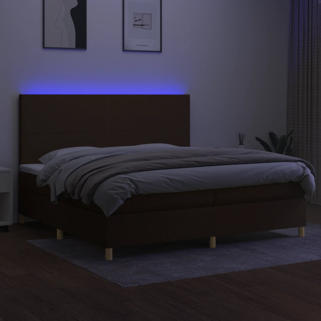 kontinentalseng med LED-lys 200x200 cm stof mørkebrun