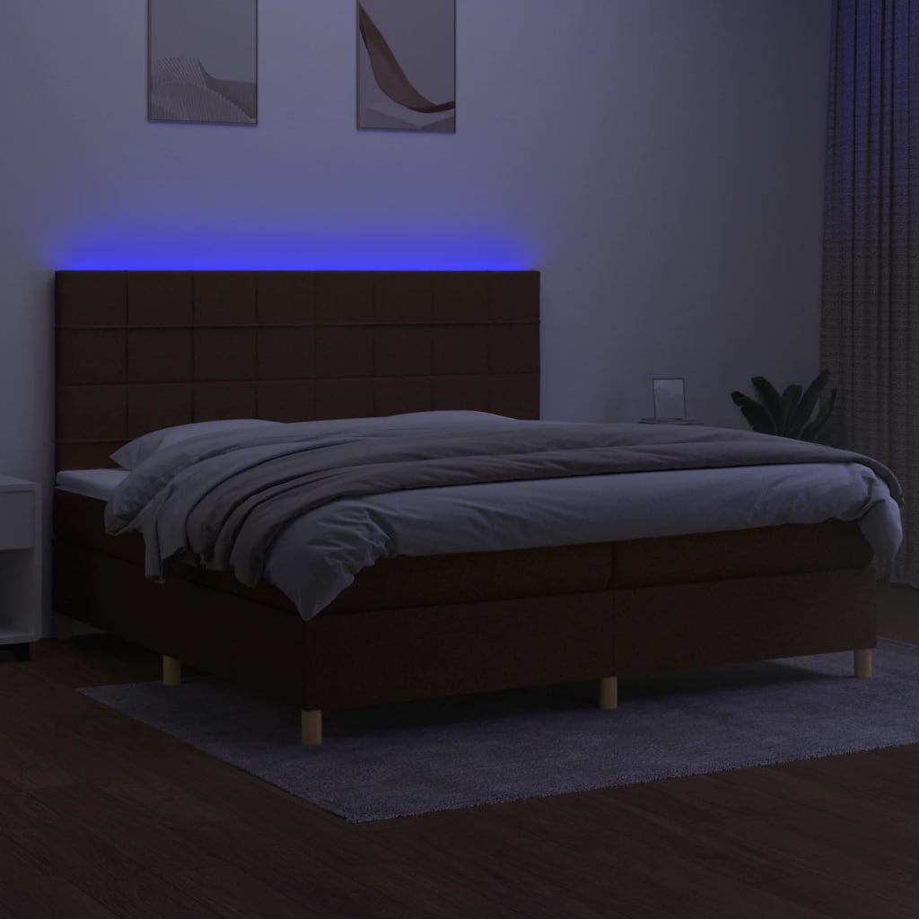 kontinentalseng med LED-lys 200x200 cm stof mørkebrun