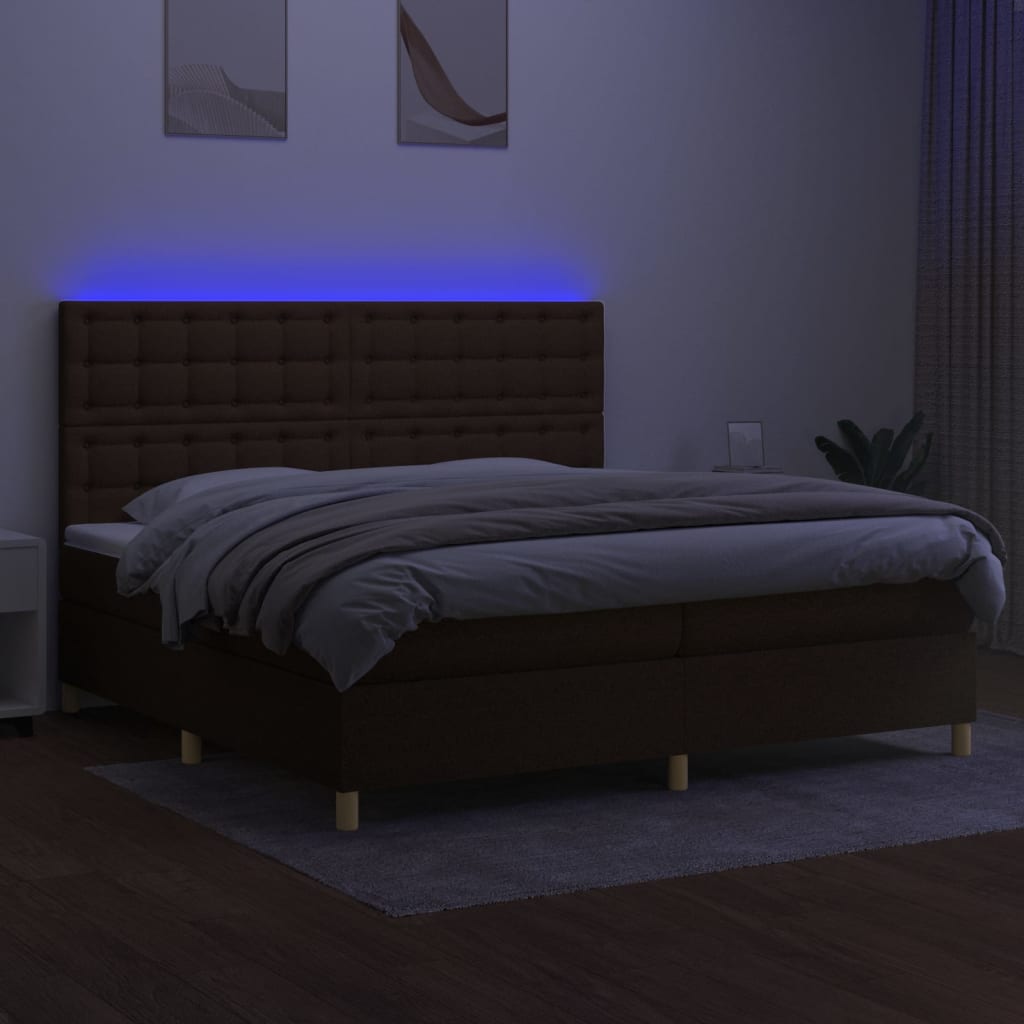 kontinentalseng med LED-lys 200x200 cm stof mørkebrun