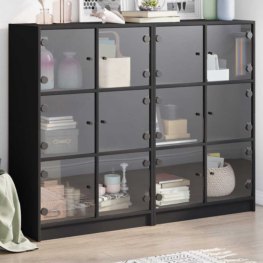 Bogreol med glaslåger - 136×37×109 cm, sort konstrueret træ