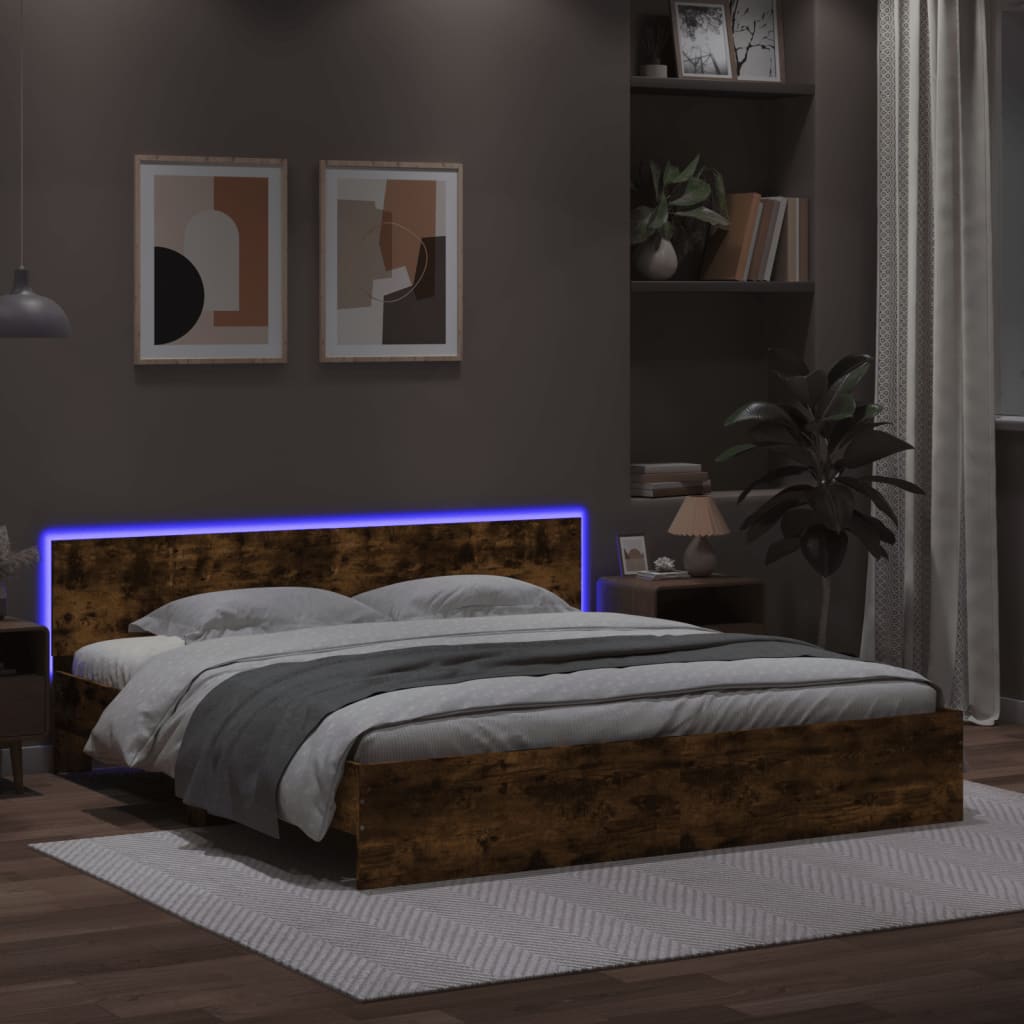 sengeramme med sengegavl og LED-lys 200x200 cm røget egetræ