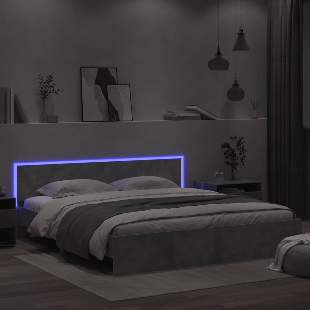sengeramme med sengegavl og LED-lys 180x200 cm betongrå