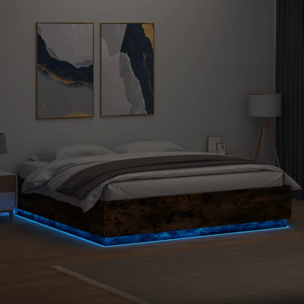 sengeramme med LED-lys 200x200 cm konstrueret træ røget eg