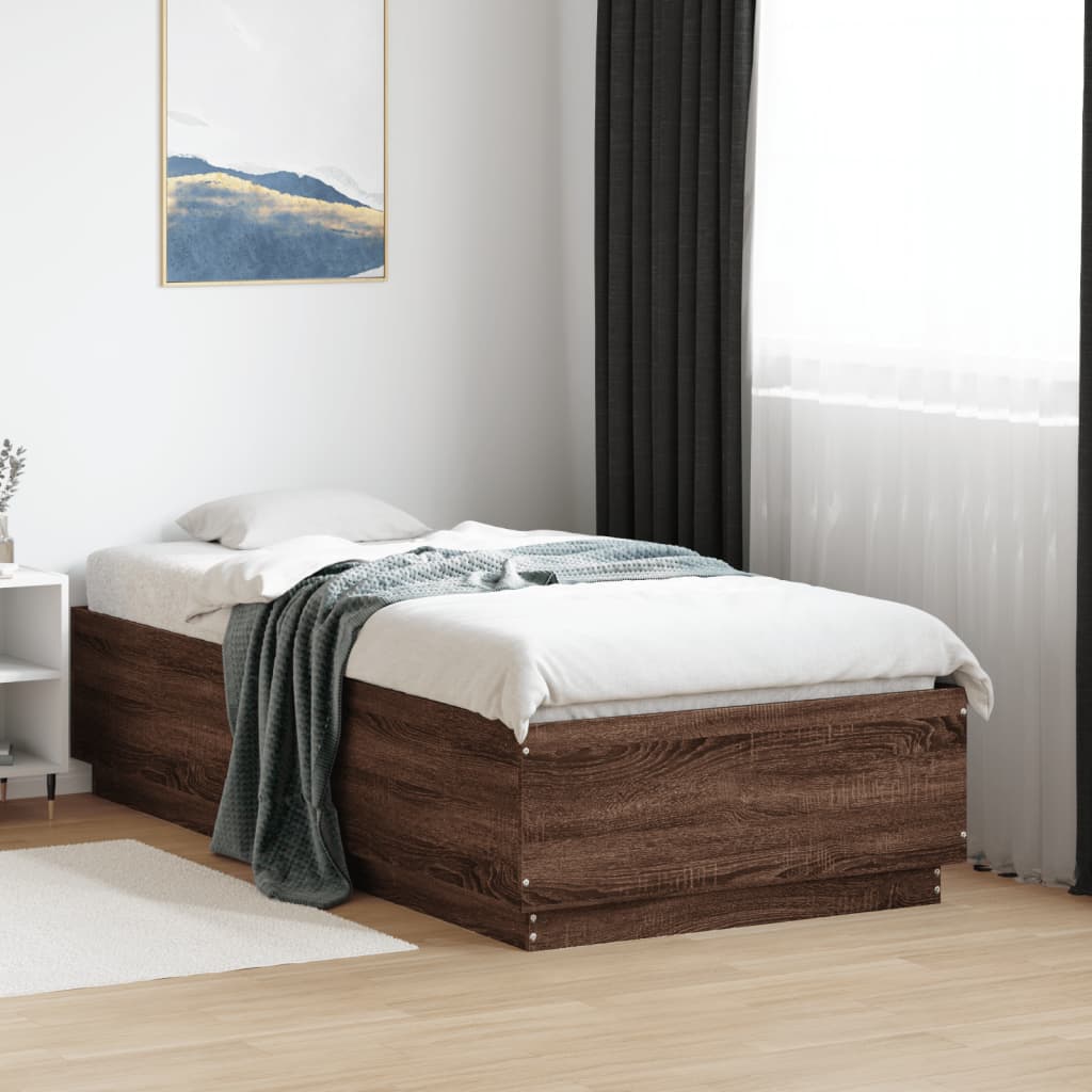 sengeramme med LED-lys 75x190 cm konstrueret træ brunt eg