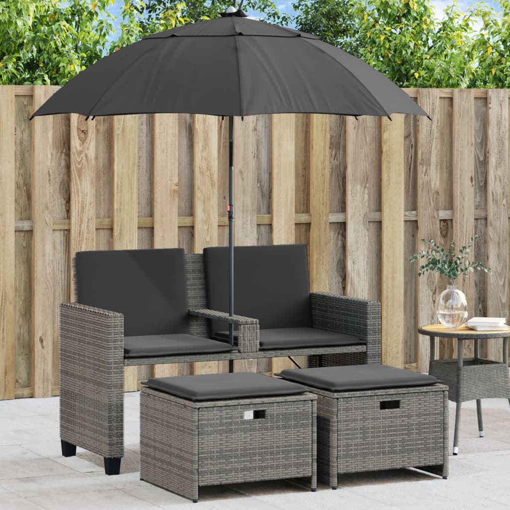 2-personers havesofa i polyrattan med parasol og skamler - grå