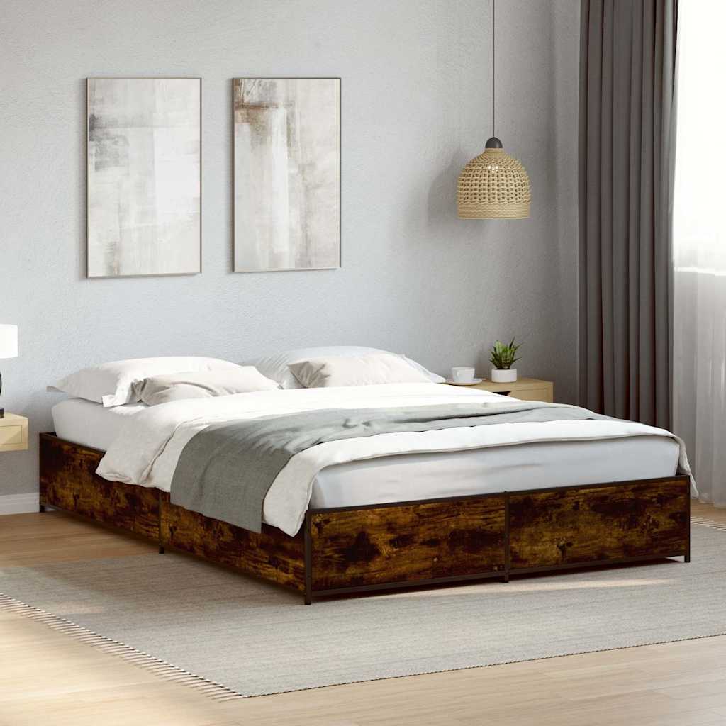 sengestel 135x190cm konstrueret træ og metal røget egetræsfarve