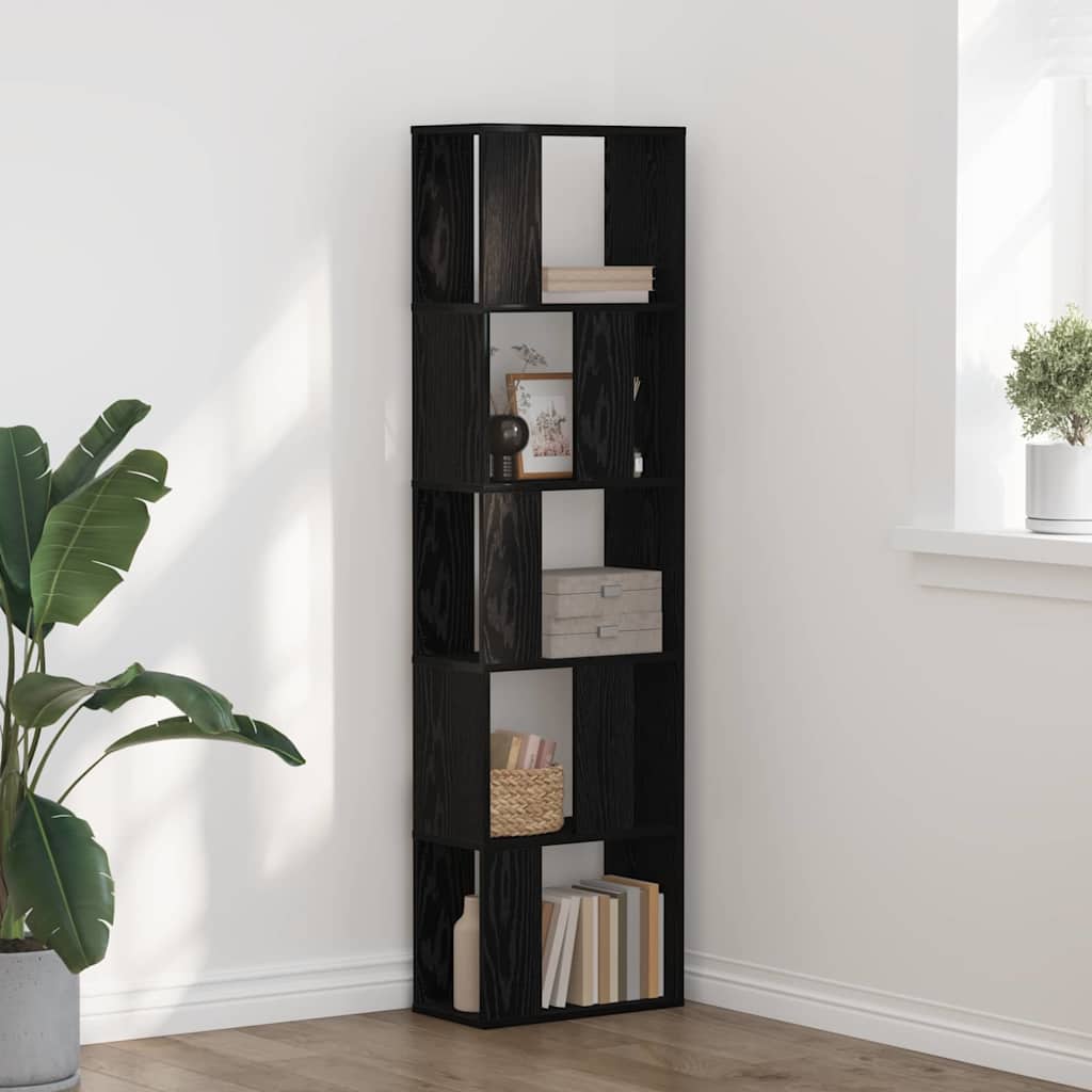 Sort eg bogreol med tre hylder i et lyst rum