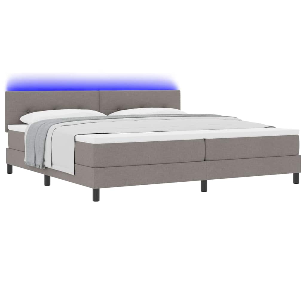 Box spring seng med madras med LED Gråbrun 200 x 200 cm Stof