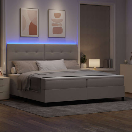 Box spring seng med LED-lysstrimler Gråbrun 200 x 200 cm Stof