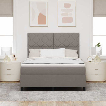Box spring seng med LED-lysstrimler Gråbrun 140 x 190 cm Stof