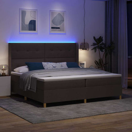 Box spring seng med LED-lysstrimler Brun 200 x 200 cm Stof