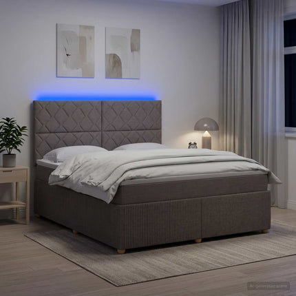 LED boksmadrasseng med madras Gråbrun 140 x 190 cm Stof